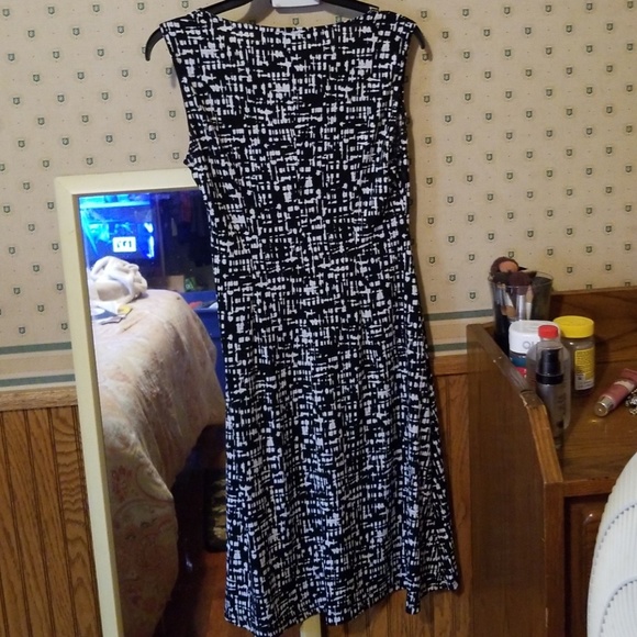 Dress - Picture 4 of 6